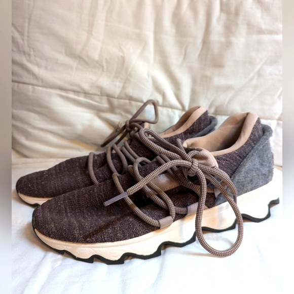 Sorel Shoes - Woman's Sorel KINETIC Sneakers Size 8.5